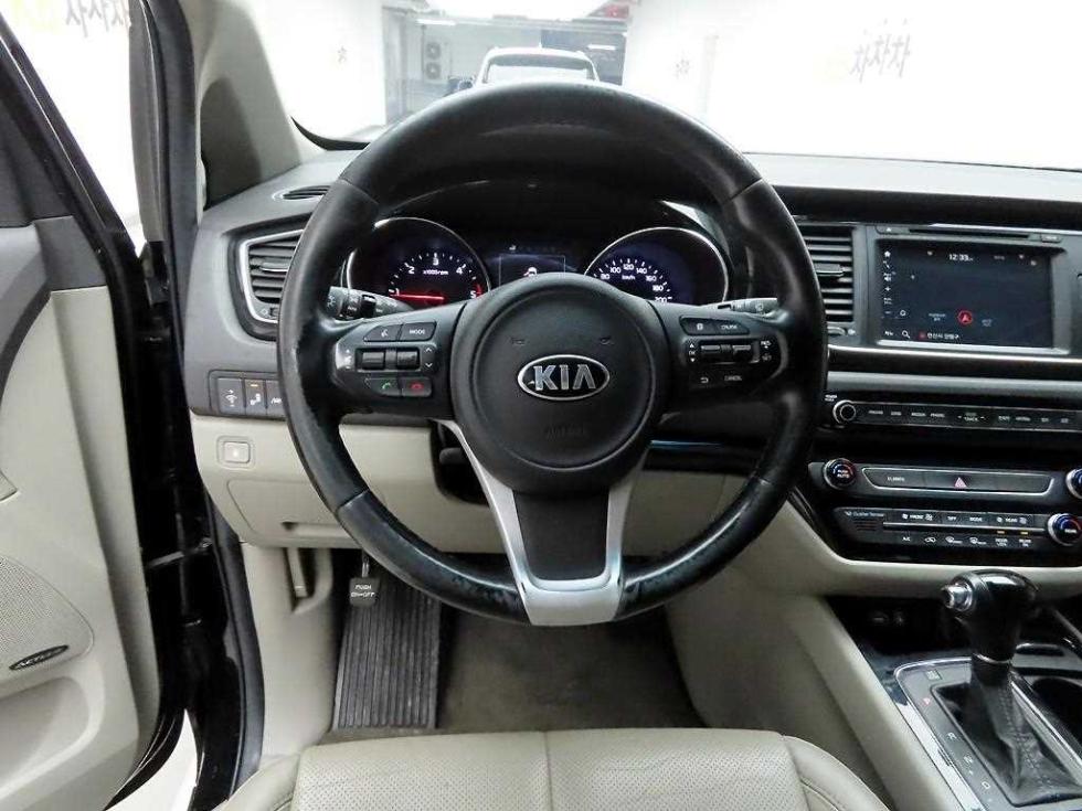 Kia Carnival — miniaturë 7