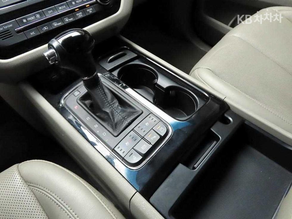 Kia Carnival — miniaturë 10