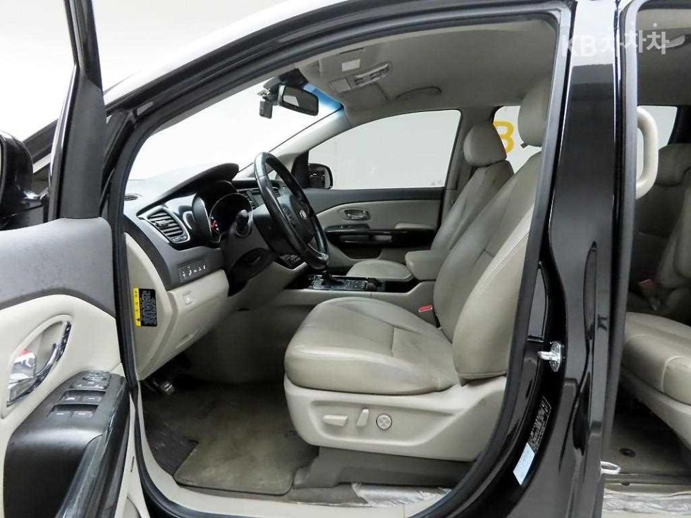Kia Carnival — miniaturë 11