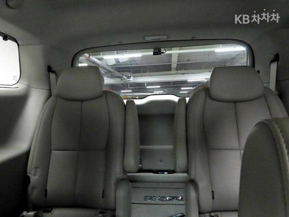 Kia Carnival — miniaturë 13