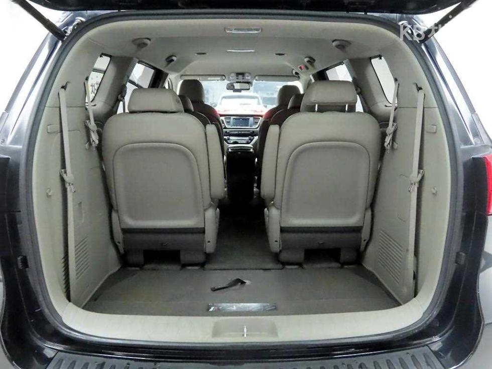 Kia Carnival — miniaturë 15