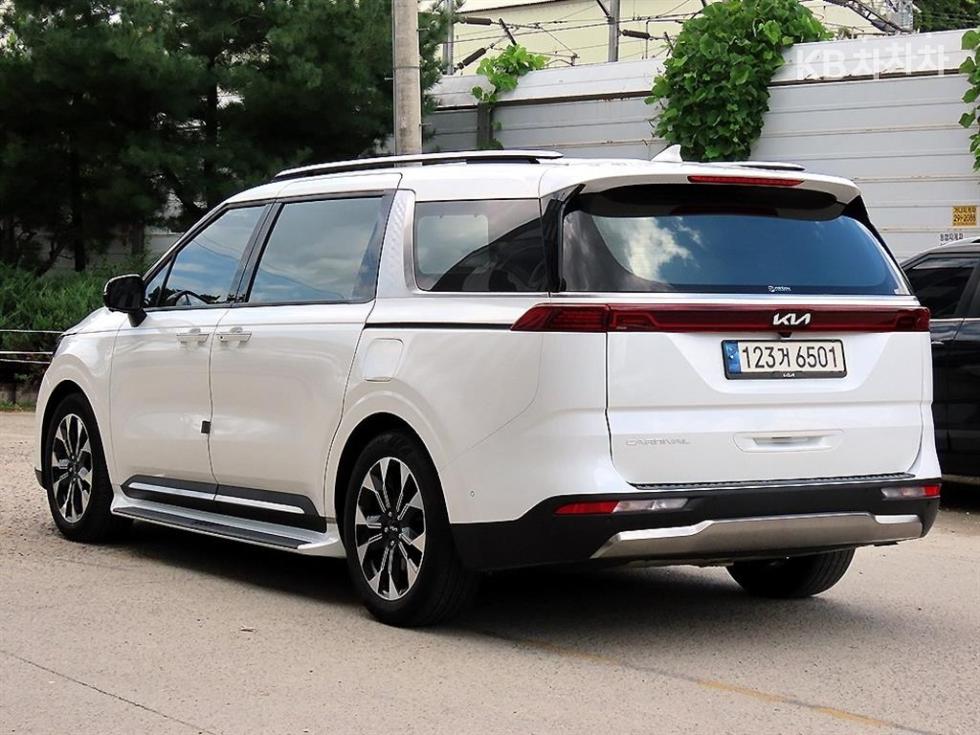 Kia Carnival — miniaturë 3
