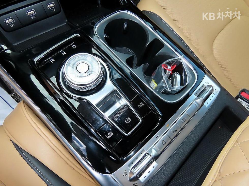 Kia Carnival — miniaturë 10