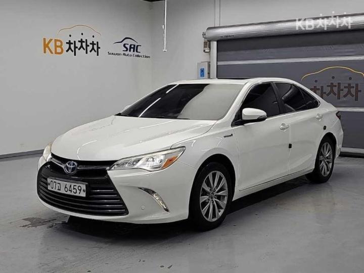 Toyota Camry Hybrid XLE — foto 1