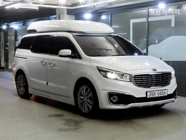 Kia Carnival 9-seater Hi-Limousine Prestige — foto 1