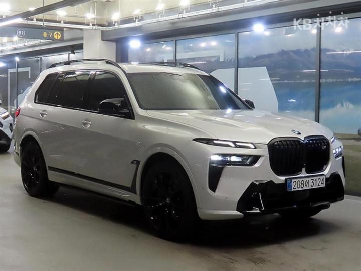 BMW X7 M60i xDrive M sport 6STR — foto 1