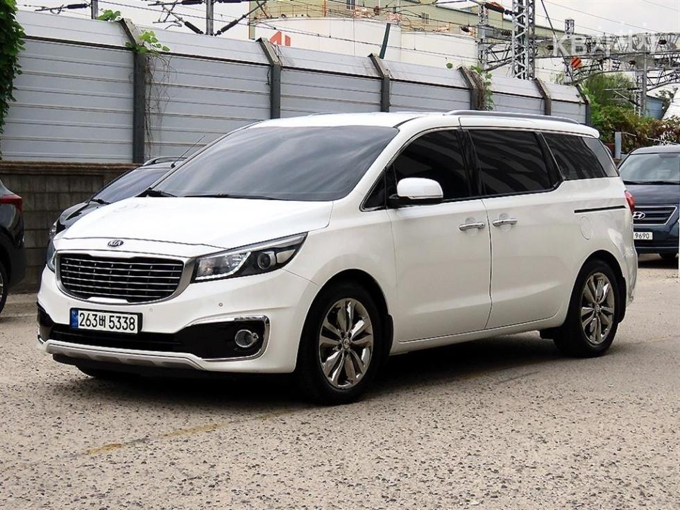 Kia Carnival — miniaturë 2