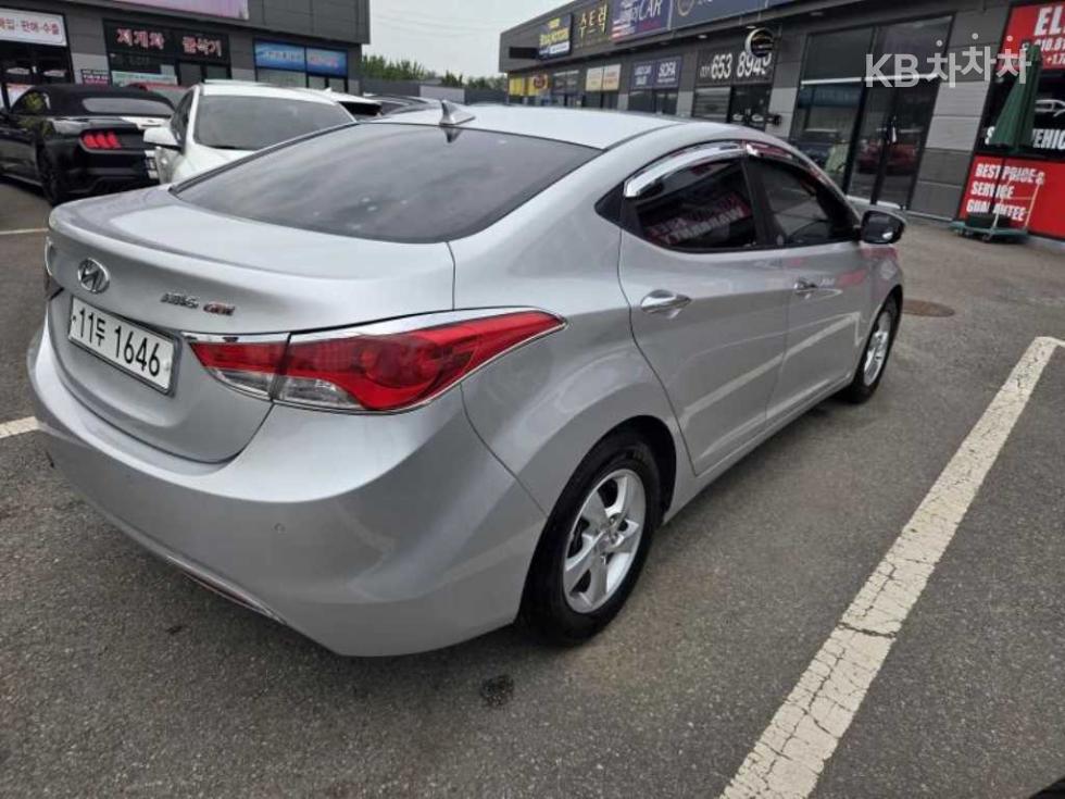 Hyundai Avante — miniaturë 4
