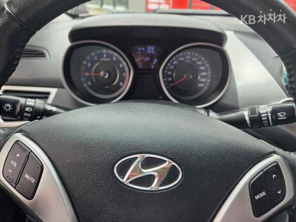 Hyundai Avante — miniaturë 6