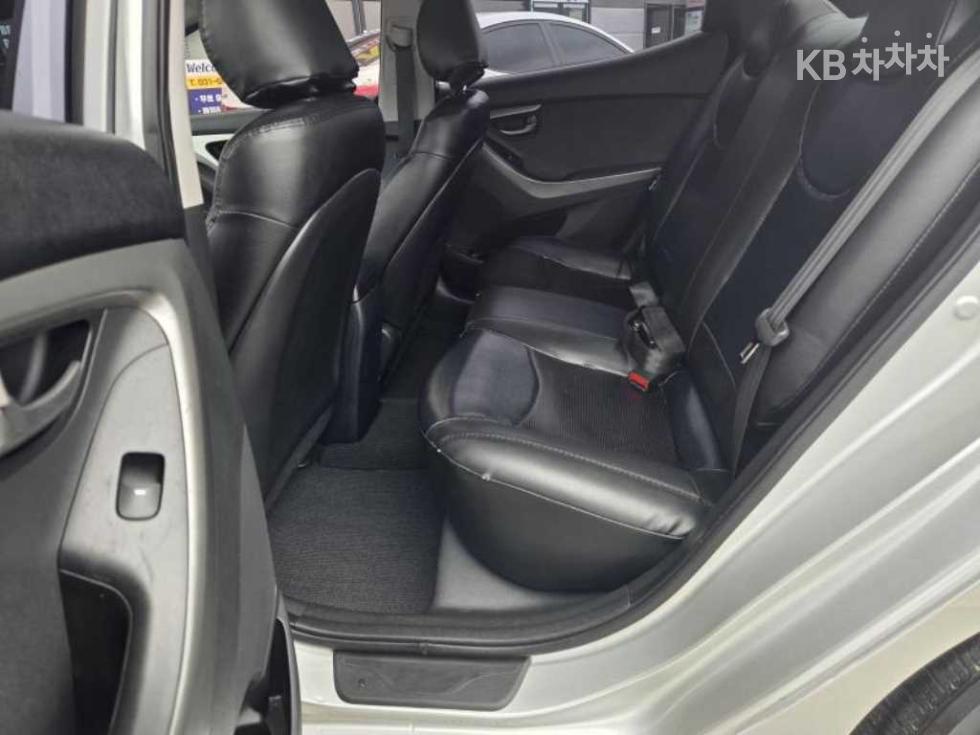 Hyundai Avante — miniaturë 12