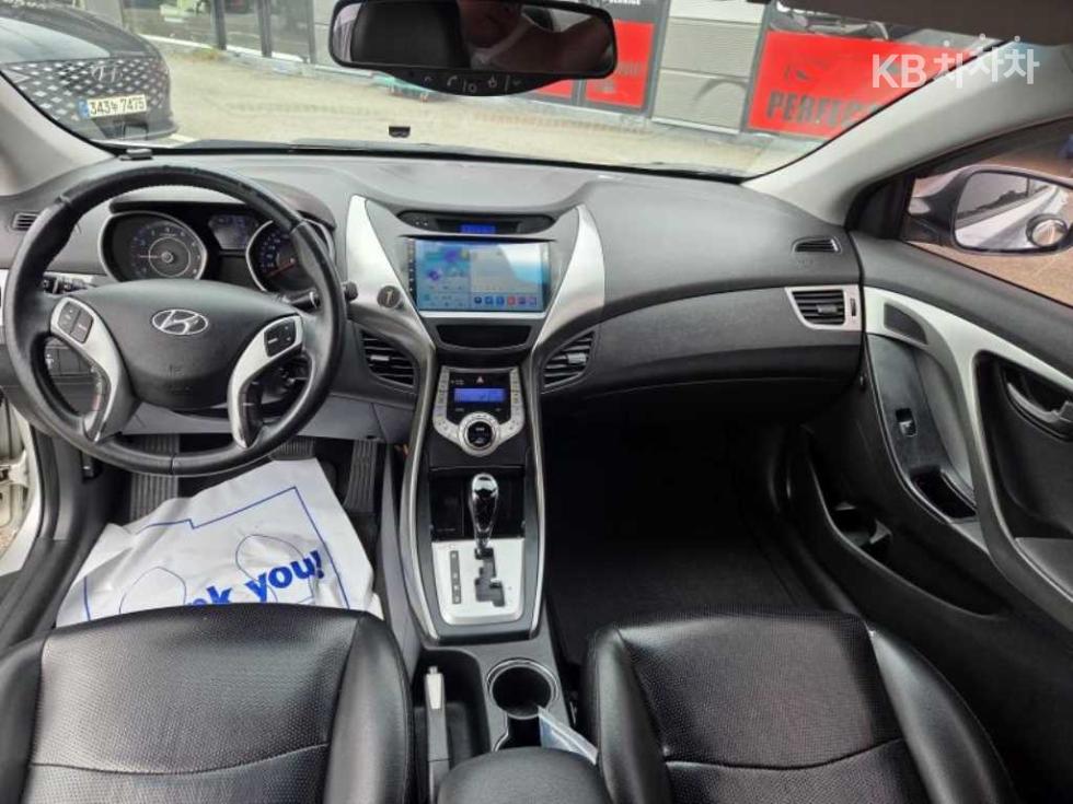Hyundai Avante — miniaturë 13
