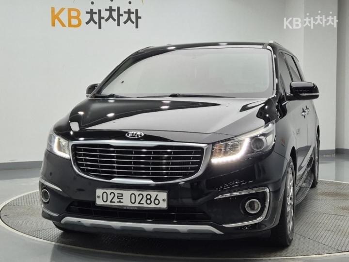 Kia Carnival 9-seater Prestige — foto 1