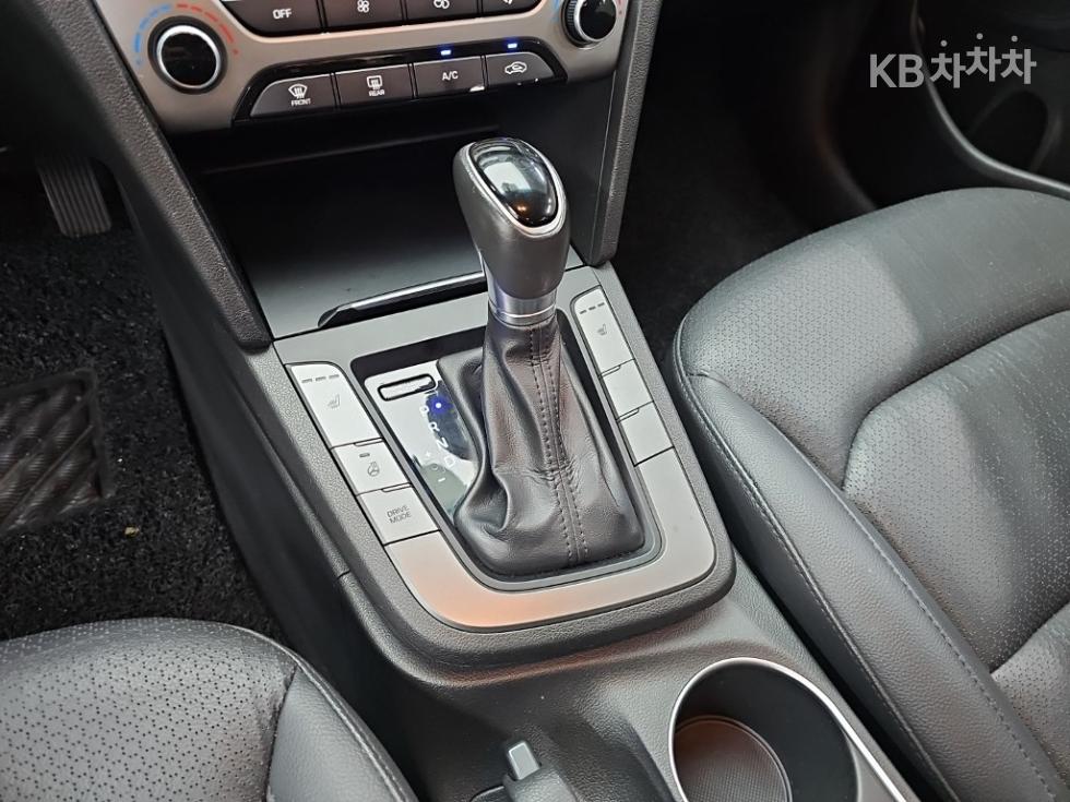 Hyundai Avante — miniaturë 8