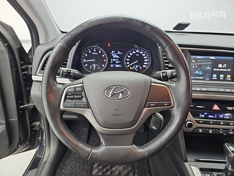 Hyundai Avante — miniaturë 9