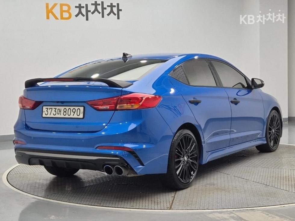 Hyundai Avante — miniaturë 3