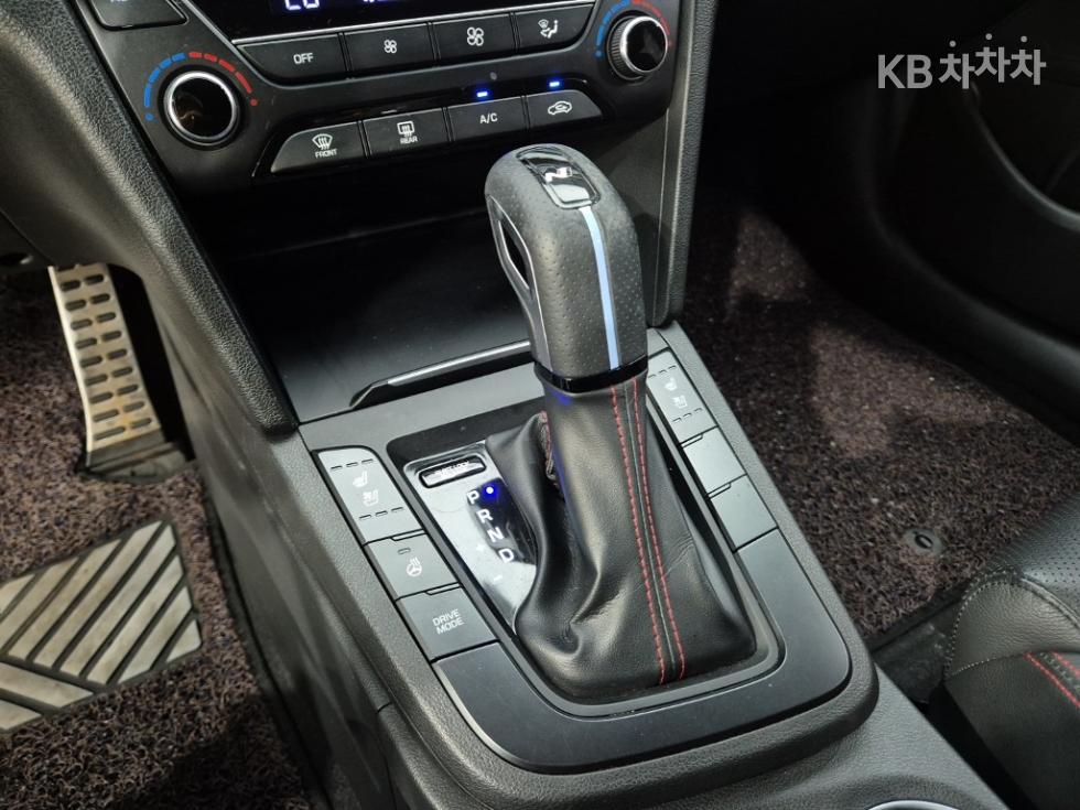 Hyundai Avante — miniaturë 8