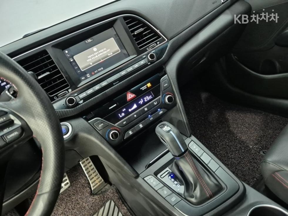 Hyundai Avante — miniaturë 10