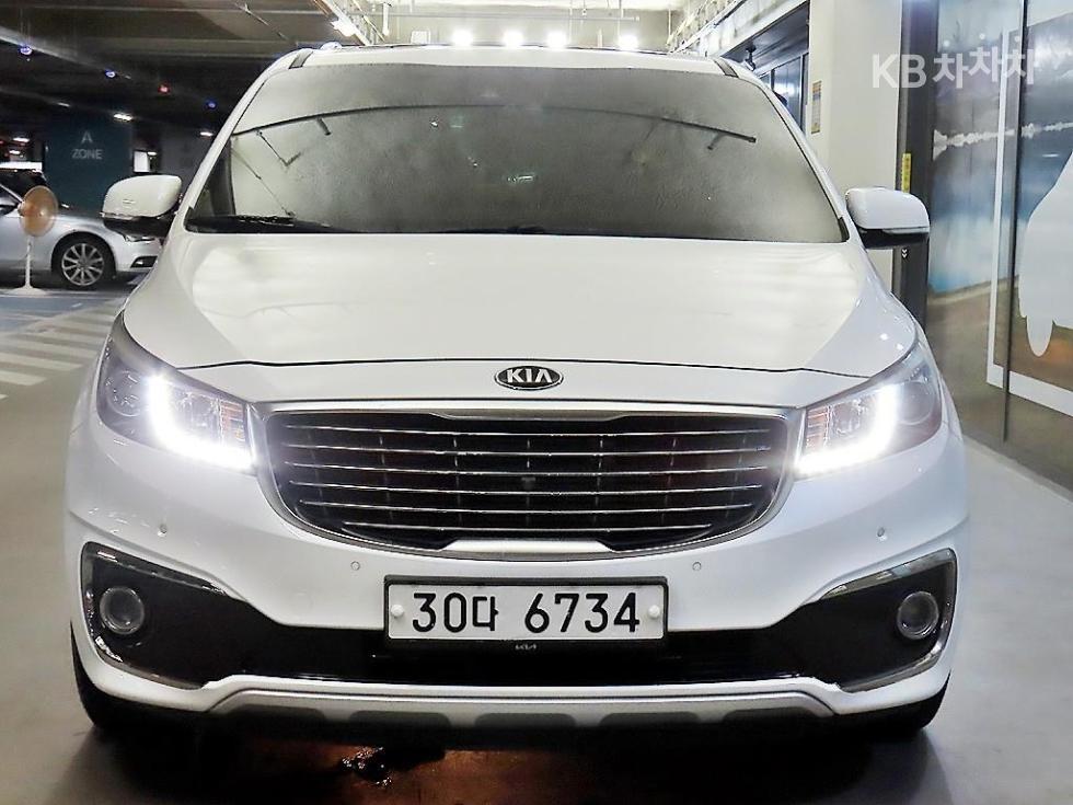 Kia Carnival — miniaturë 2