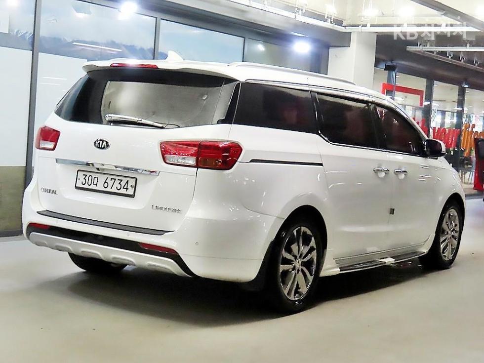 Kia Carnival — miniaturë 4