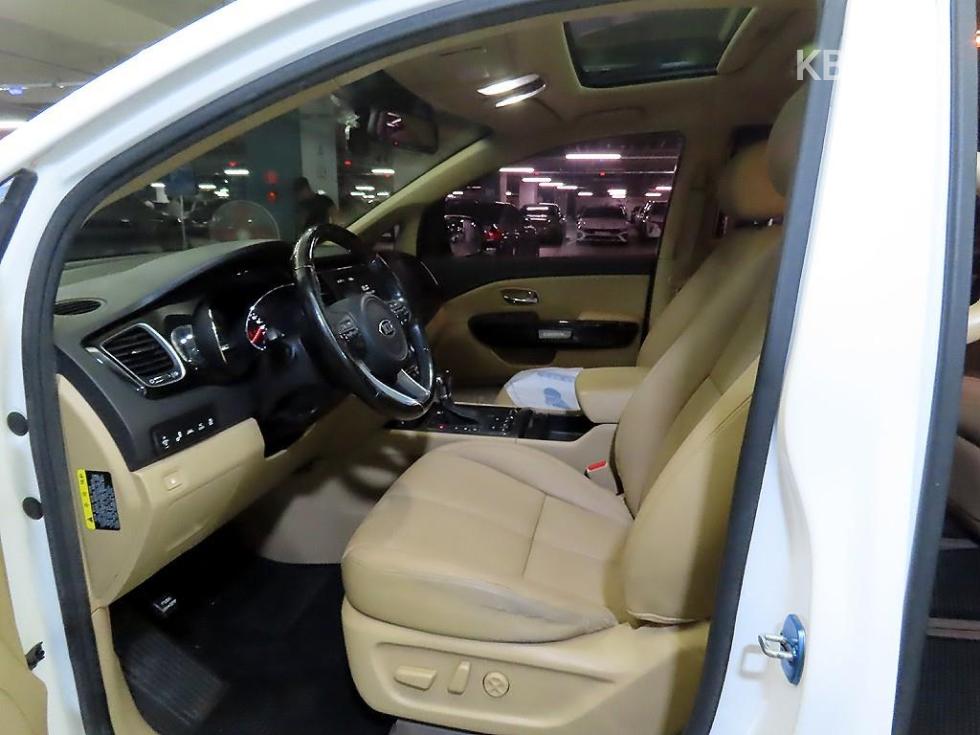 Kia Carnival — miniaturë 6