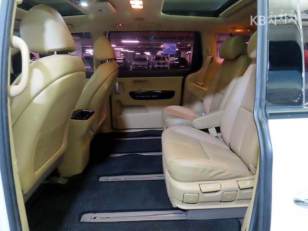 Kia Carnival — miniaturë 7