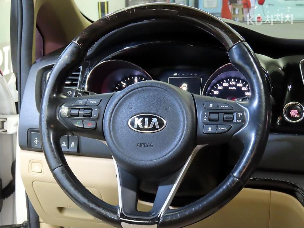 Kia Carnival — miniaturë 8