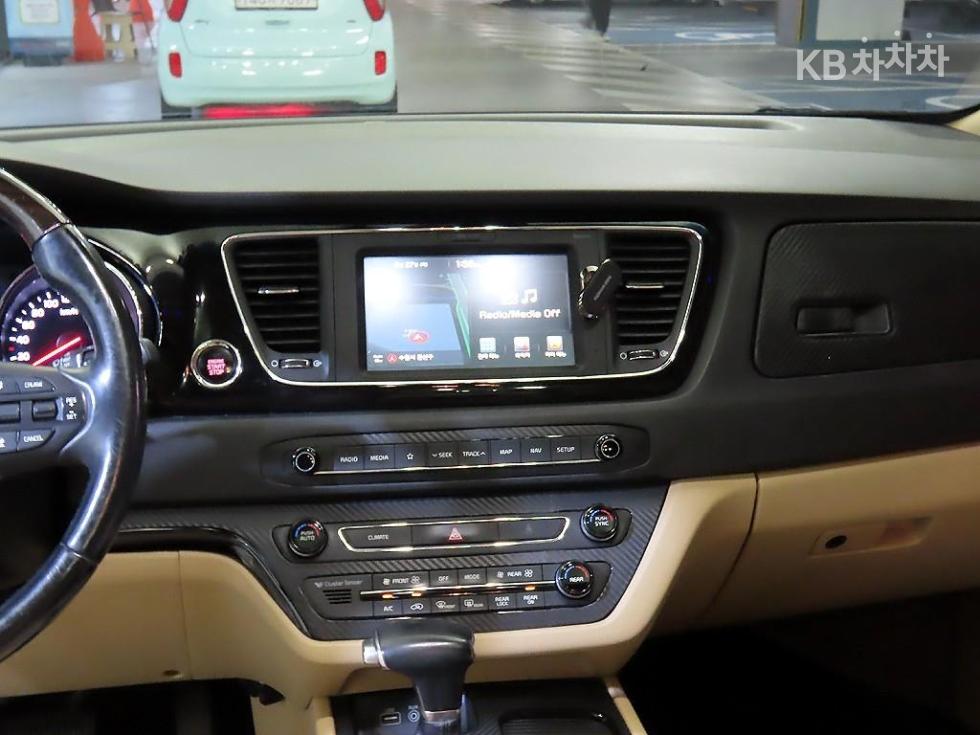 Kia Carnival — miniaturë 11