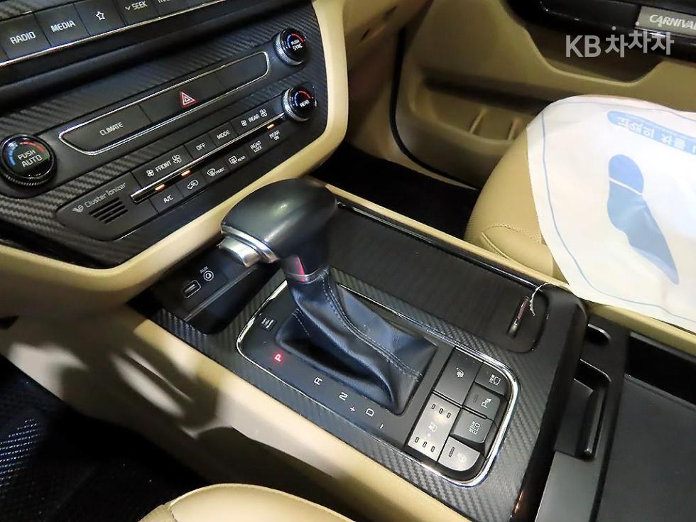 Kia Carnival — miniaturë 12