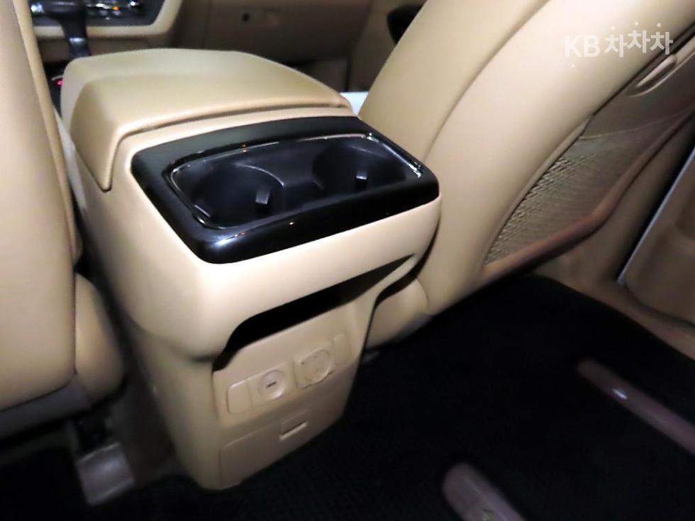 Kia Carnival — miniaturë 14
