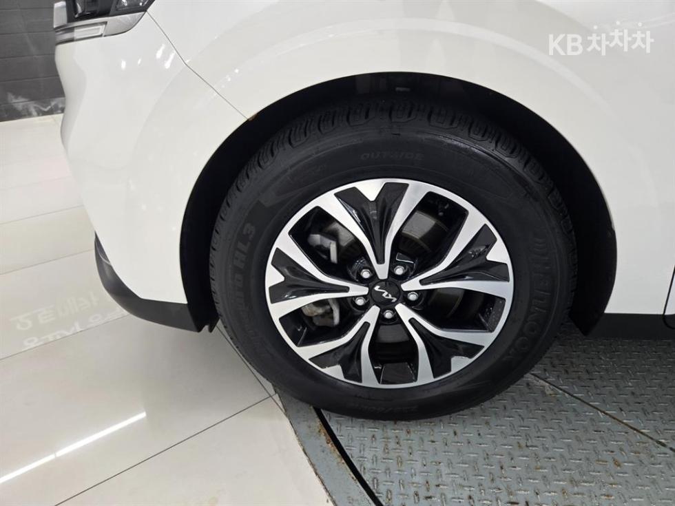 Kia Carnival — miniaturë 9