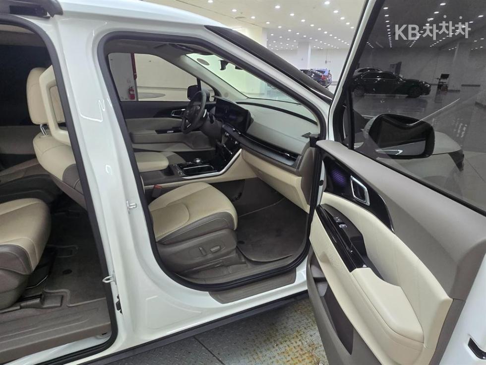 Kia Carnival — miniaturë 13