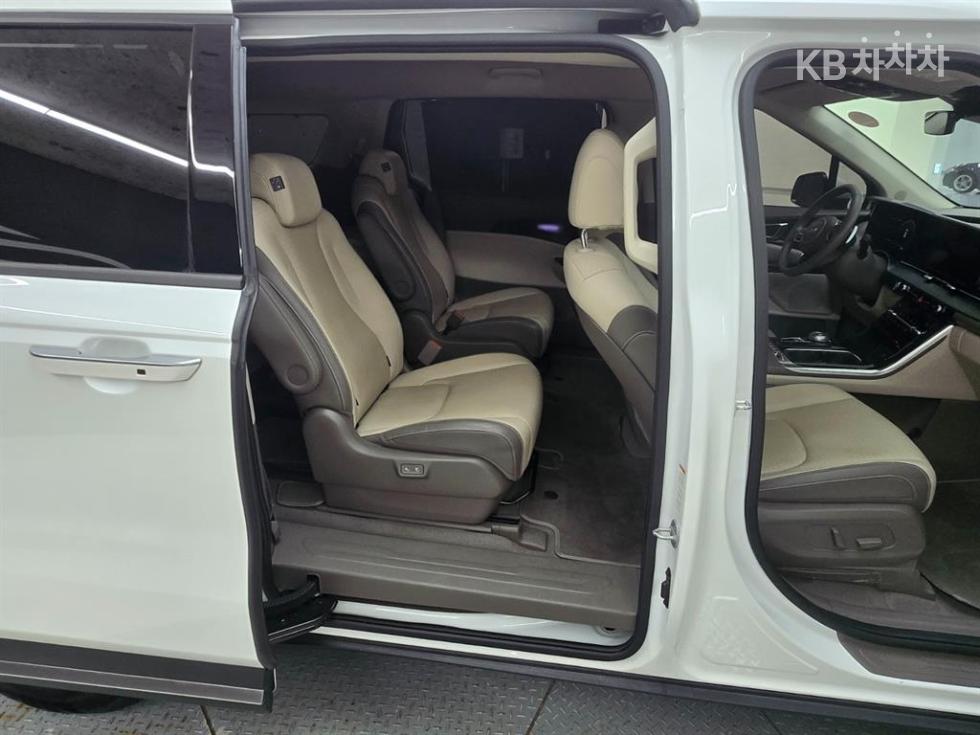 Kia Carnival — miniaturë 16