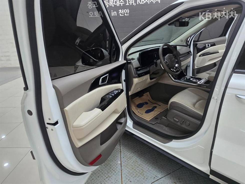 Kia Carnival — miniaturë 17