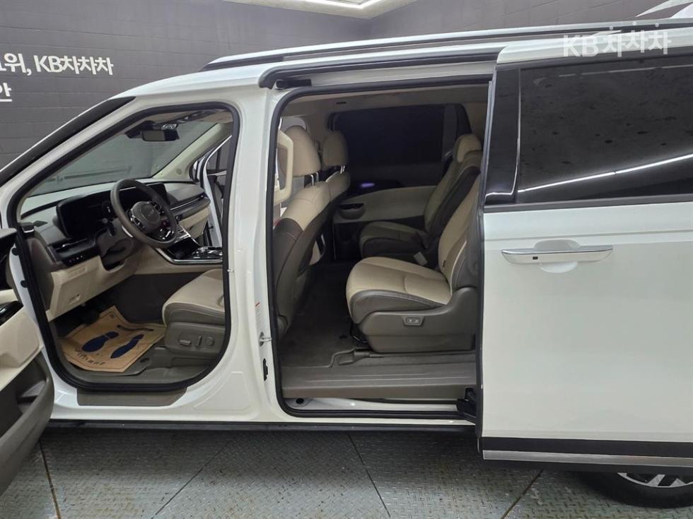 Kia Carnival — miniaturë 18