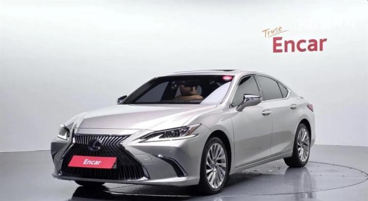Lexus ES Luxury Plus — foto 1