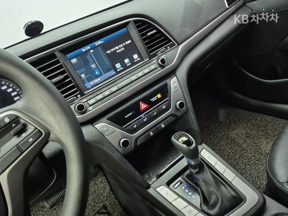 Hyundai Elantra — miniaturë 10