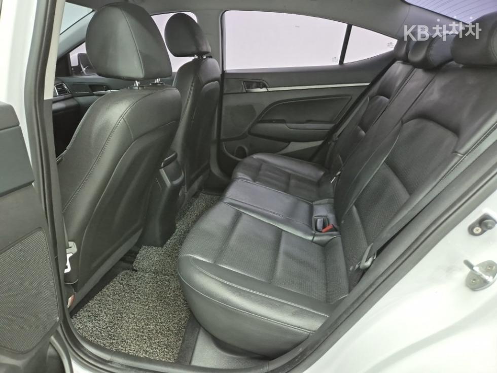 Hyundai Elantra — miniaturë 12