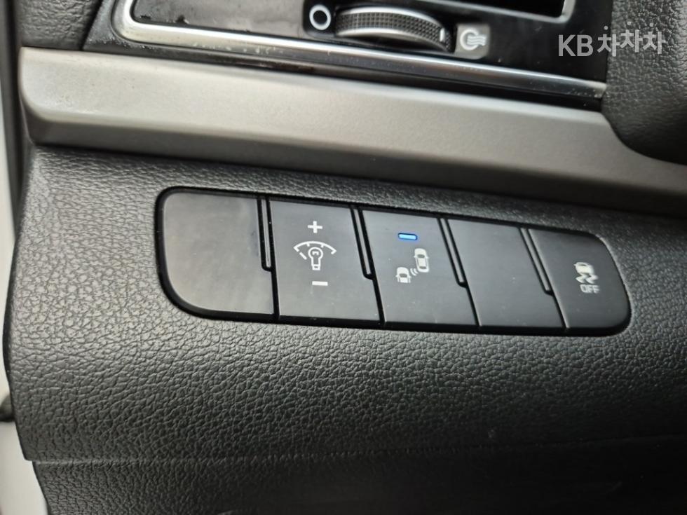 Hyundai Elantra — miniaturë 16
