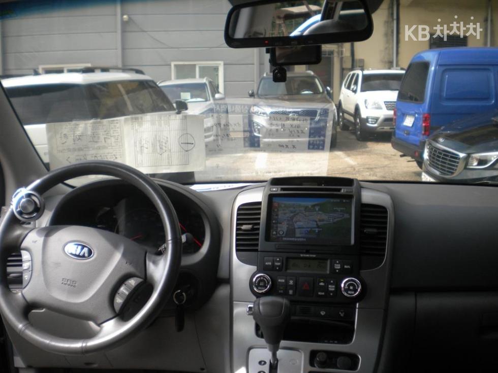 Kia Carnival — miniaturë 4
