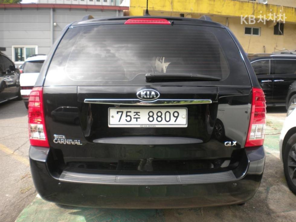 Kia Carnival — miniaturë 8