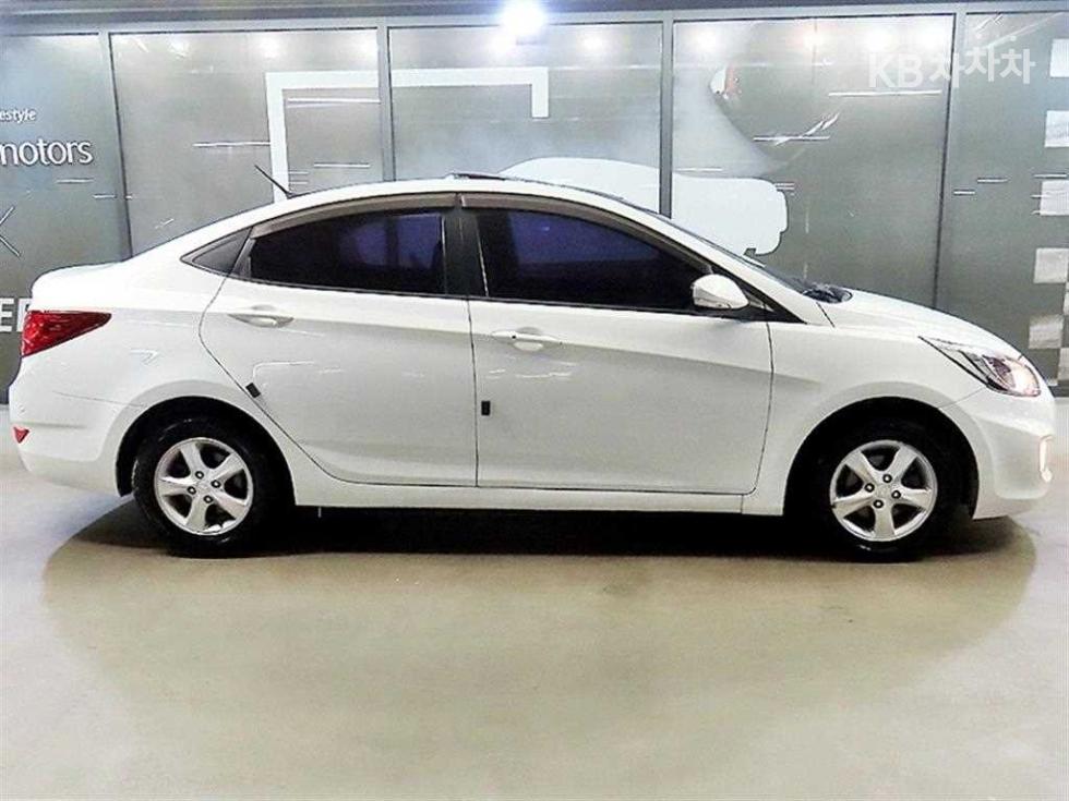 Hyundai Accent — miniaturë 3