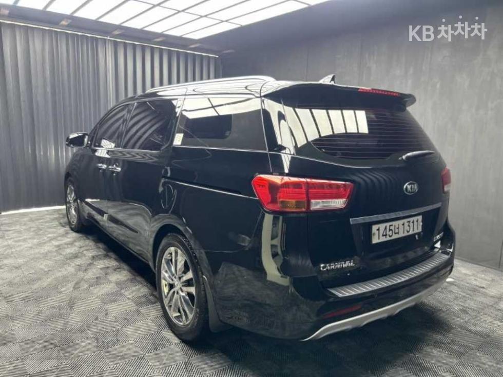 Kia Carnival — miniaturë 4