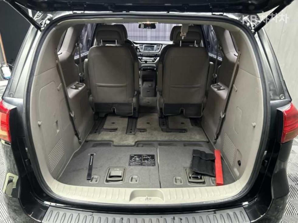 Kia Carnival — miniaturë 5