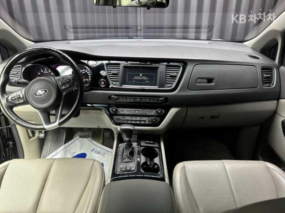 Kia Carnival — miniaturë 8