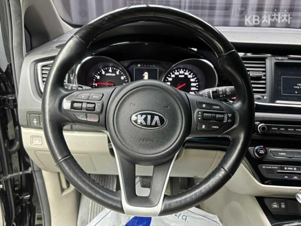 Kia Carnival — miniaturë 9