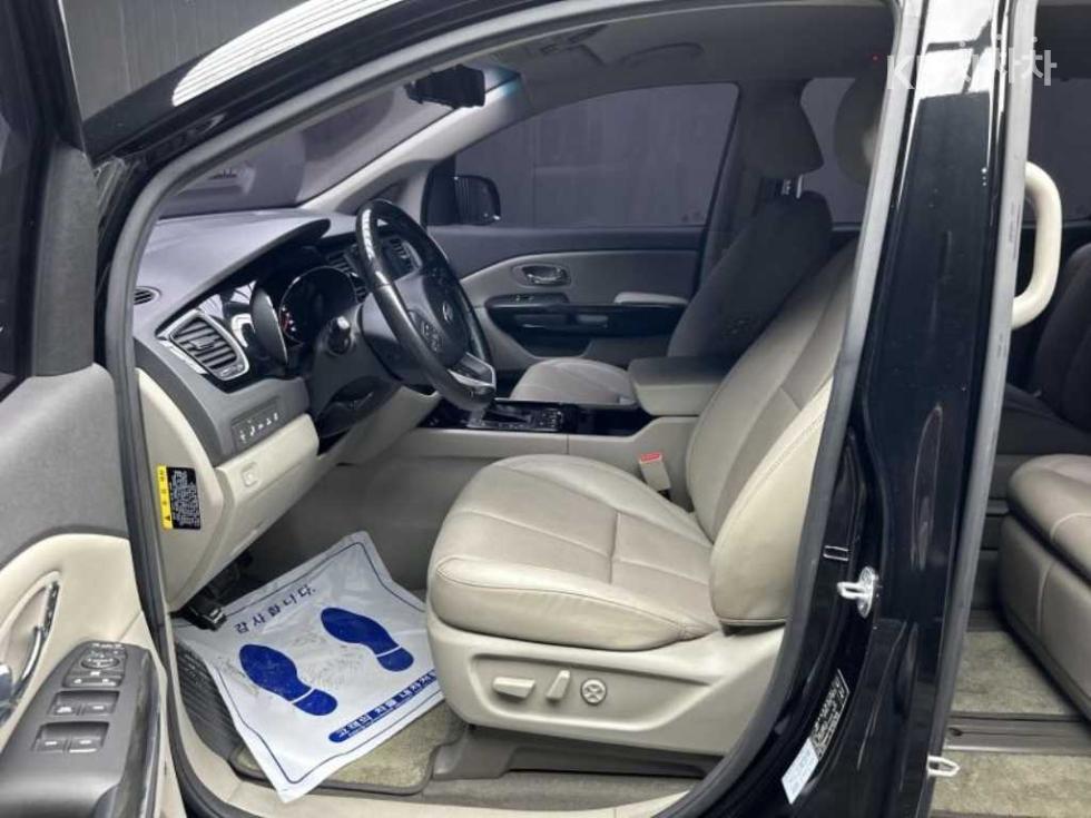 Kia Carnival — miniaturë 10