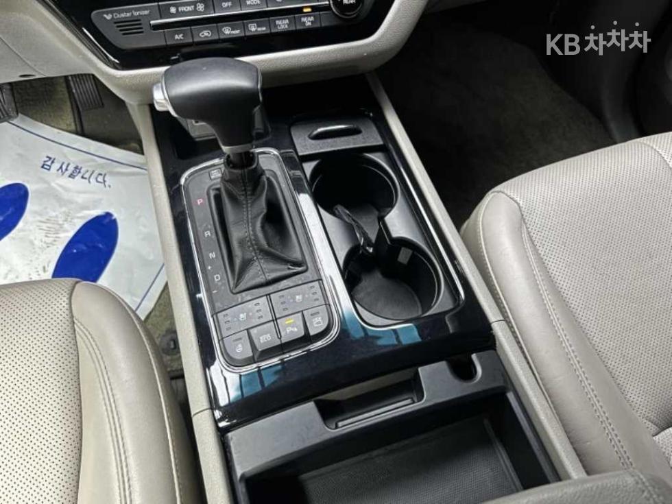 Kia Carnival — miniaturë 12