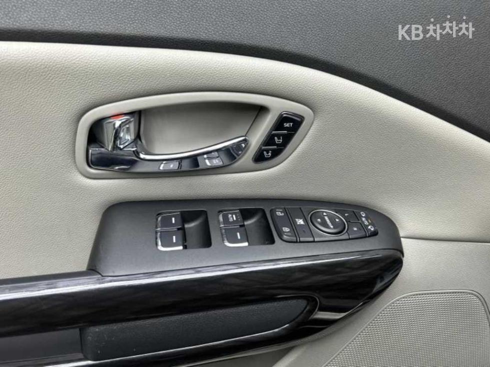 Kia Carnival — miniaturë 13