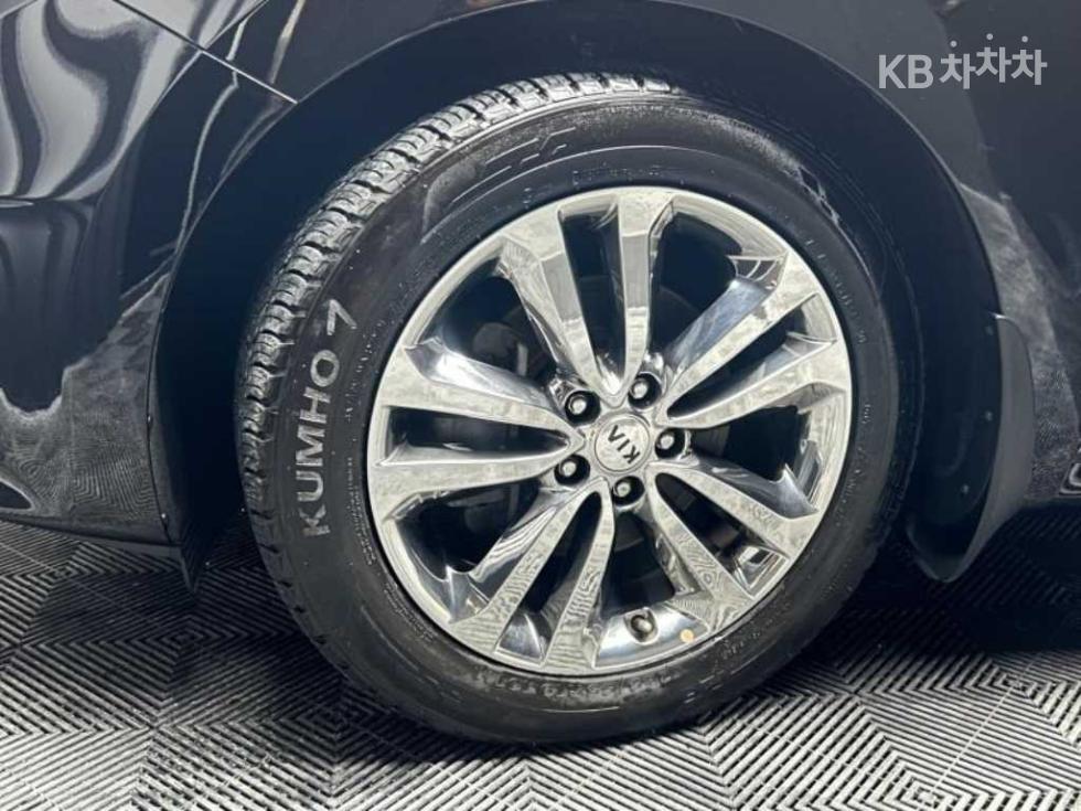 Kia Carnival — miniaturë 16