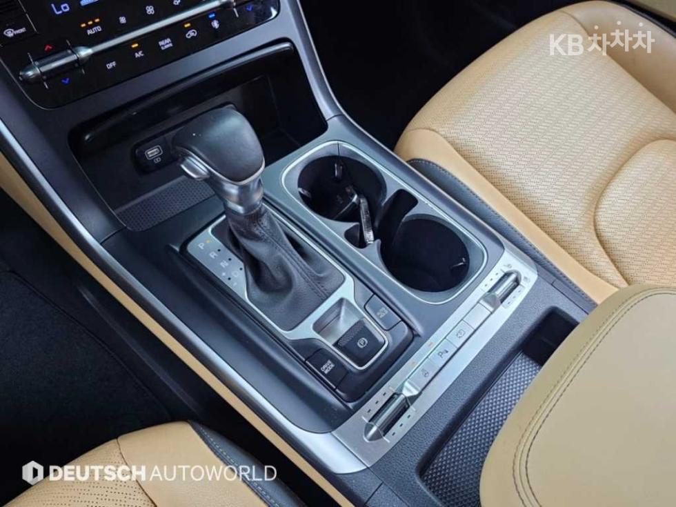 Kia Carnival — miniaturë 10